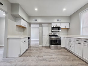 Building Photo - 1925 W Warner Ave