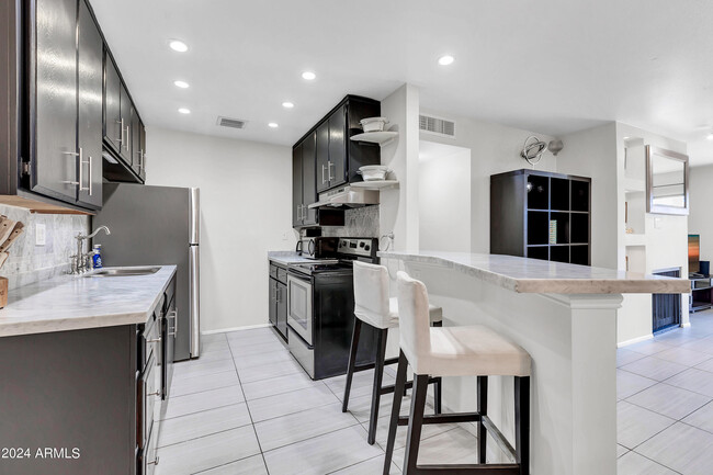 Foto del edificio - 5525 Thomas Rd