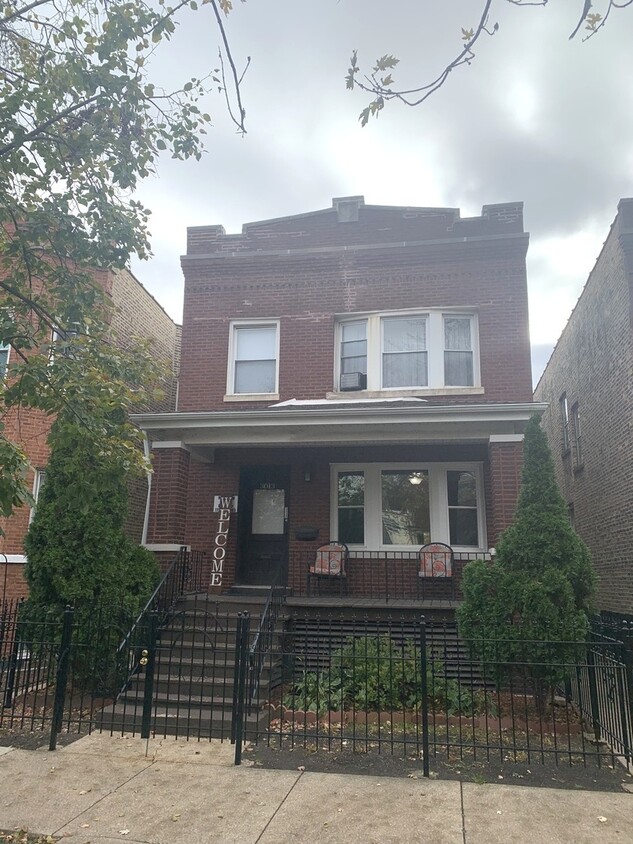 Primary Photo - 3013 N Hamlin Ave