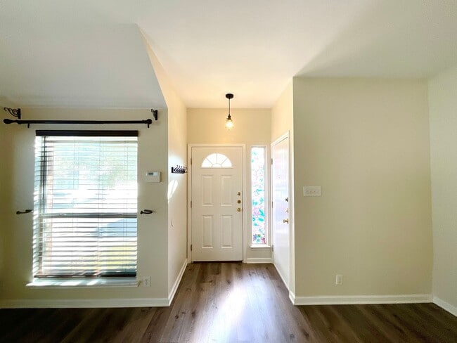 Building Photo - **APPLICATION RECEIVED** AVAILABLE! Spacious 3-Bedroom Home in a Secure Gated Community!