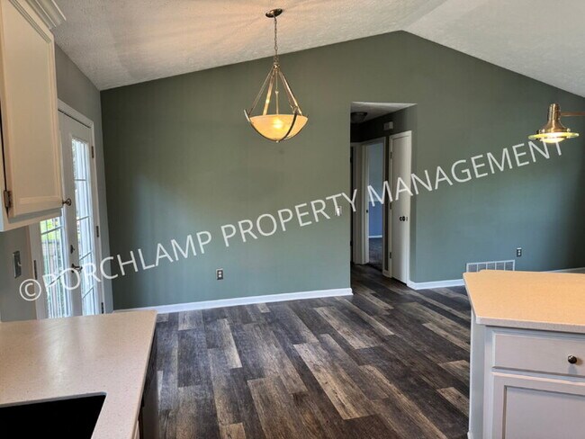 Foto del edificio - 6235 Cascade Rd SE