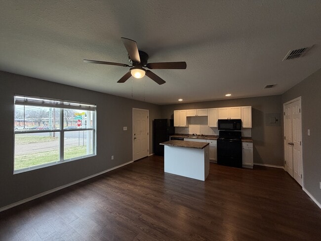 Foto del edificio - 1738 Jennings St