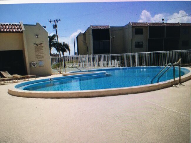 Building Photo - 2050 Oleander Blvd