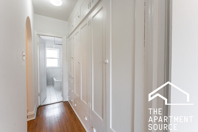 Foto del edificio - 4506 N Ashland Ave