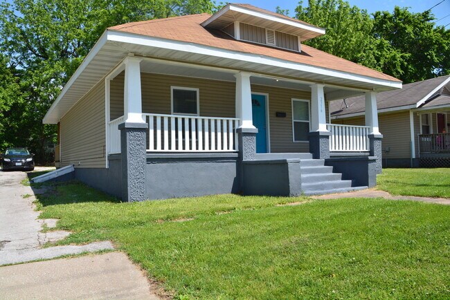 Building Photo - Spacious 3 Bedroom 1 Bath home available now!