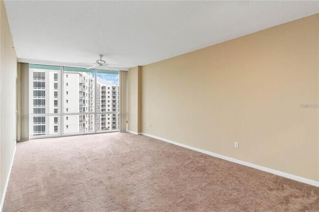 Foto del edificio - 322 E Central Blvd