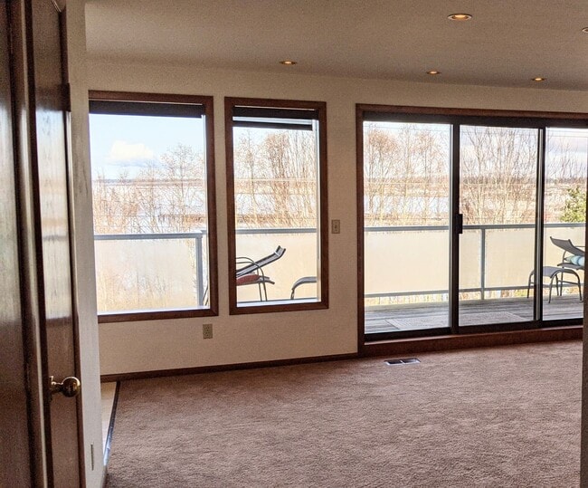 Building Photo - 180 Degree View of Bellingham Bay in South...