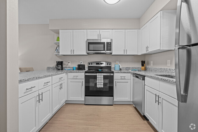 Kitchen - Colony Square Apartments