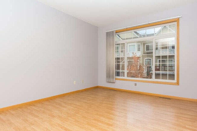 Building Photo - 169 Christenson Ct NE