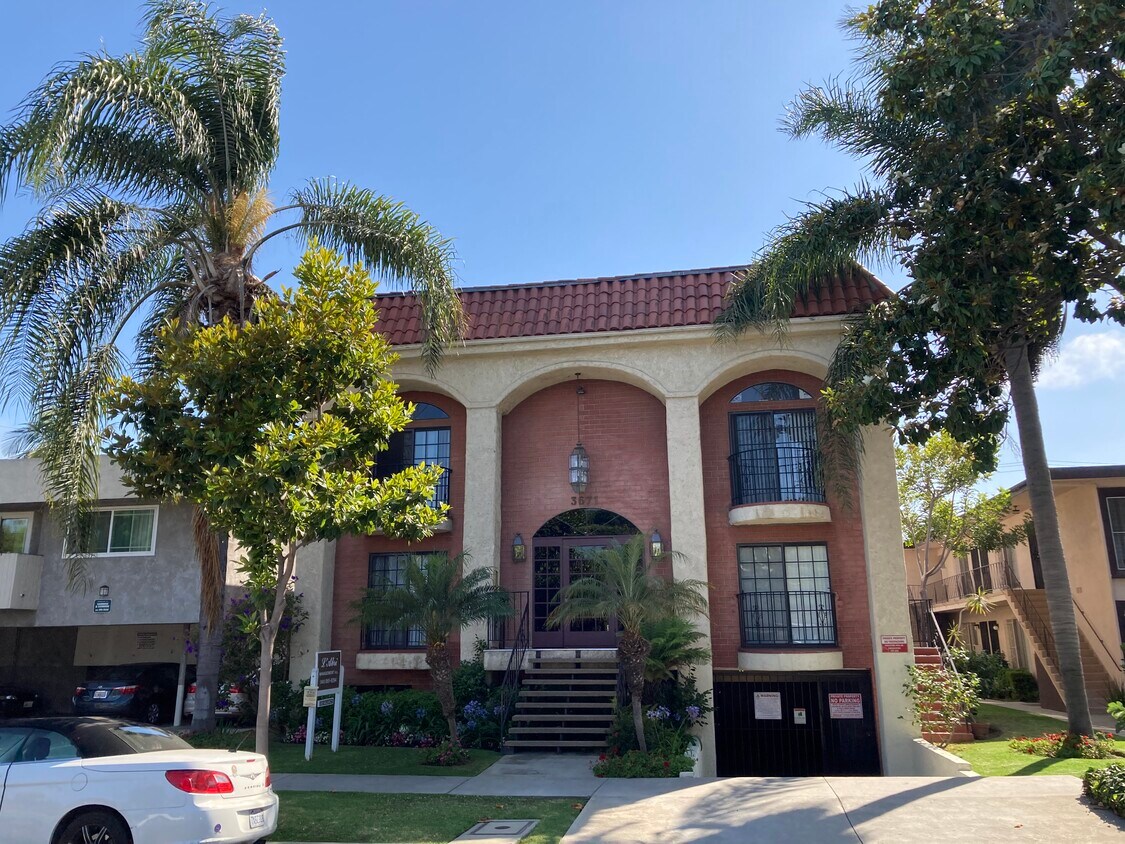 Primary Photo - 3615 S Centinela Ave