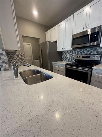 Foto del edificio - 8008 Doreen Ave