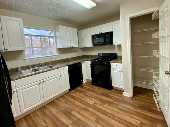 Foto del edificio - 3543 Sweetgum Ln