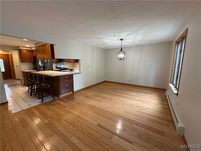 Foto del edificio - 437 Springville Ave
