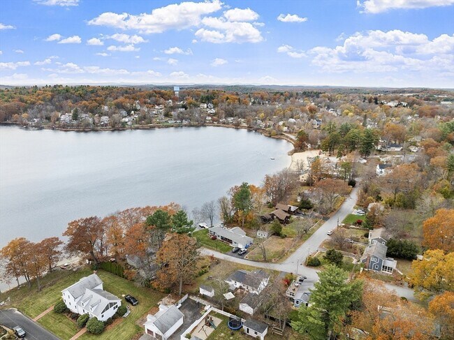 Foto del edificio - 26 Long Lake Rd