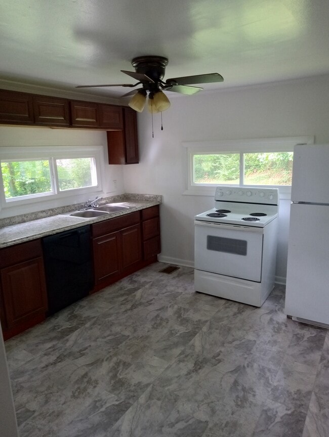 Building Photo - 4126 Apex Dr