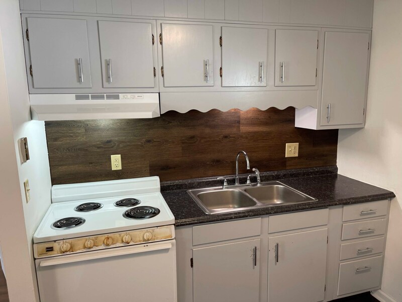 737 10th Ave Unit 5, Huntington, WV 25701 Room for Rent in Huntington