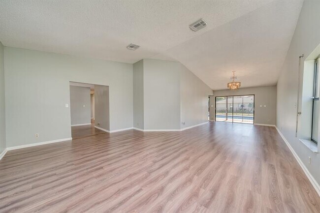 Building Photo - 10986 NW 5th Ct