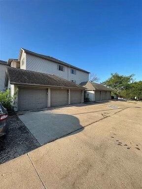 Building Photo - 2863 Coral Ct