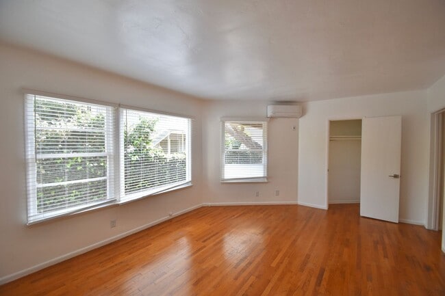 Building Photo - 14830 Dickens St