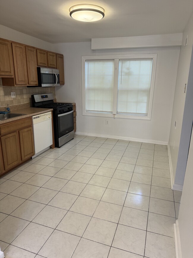 Charming Eat-in Kitchen - 8439 Pioneer Dr