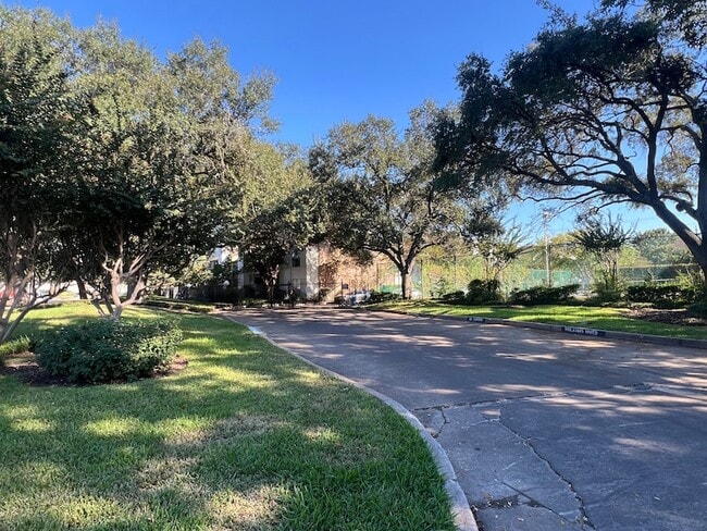 Foto del edificio - 10047 Westpark Dr