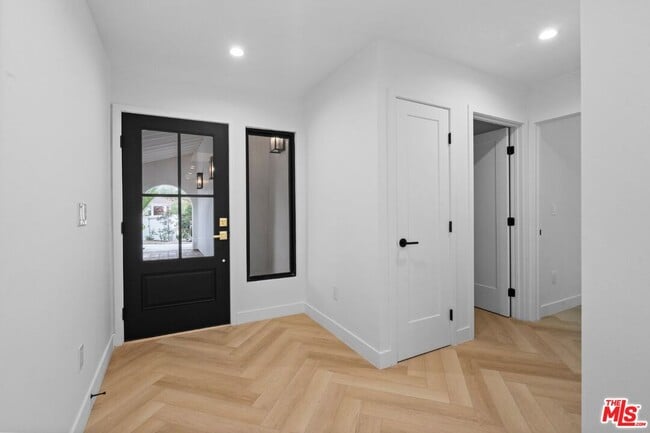 Building Photo - 3549 Elm Dr