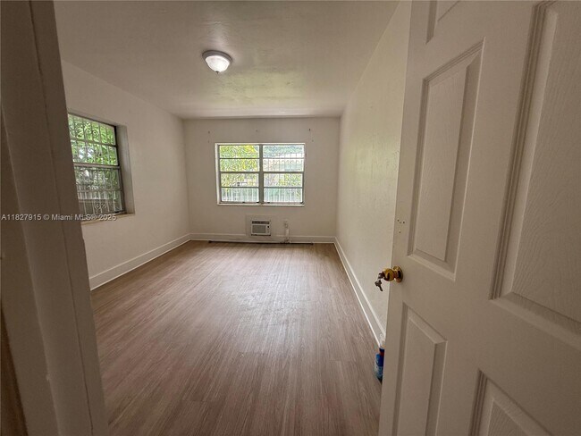 Foto del edificio - 167 NW 56th St