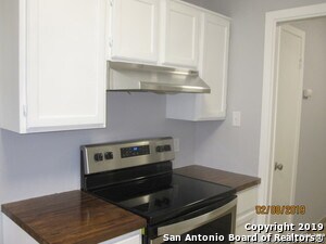 Building Photo - 3219 Meadow Dr