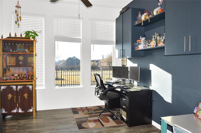 Building Photo - 10018 Farmland Dr