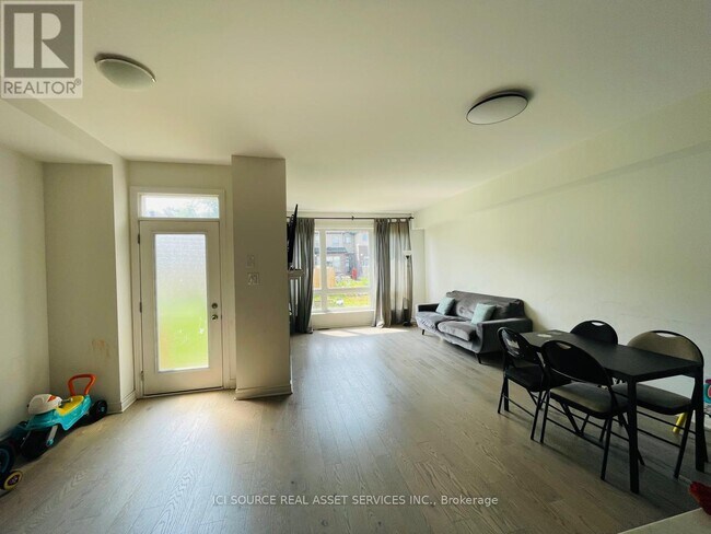 Photo du bâtiment - 832 Quartet Ave