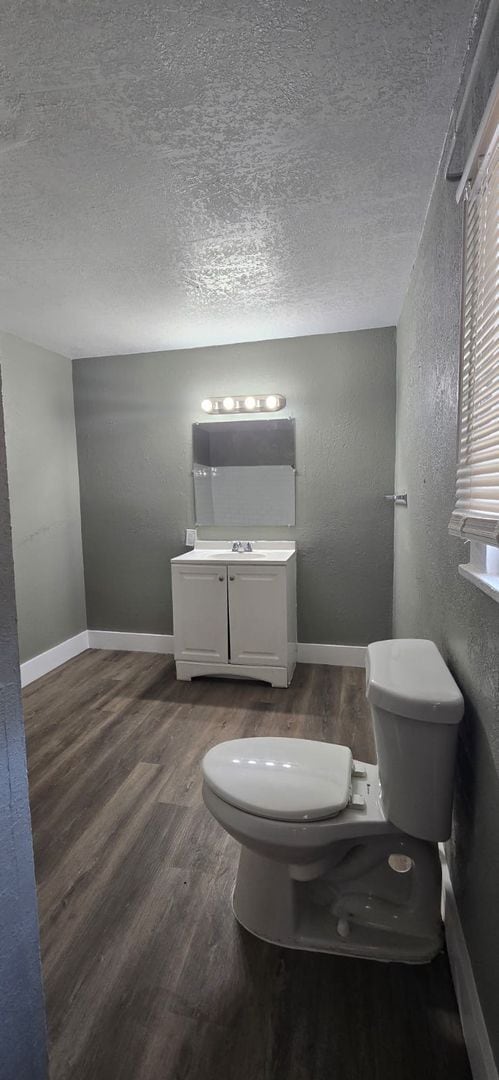 Building Photo - Updated 3/1 College Hill Home- Move In Ready!