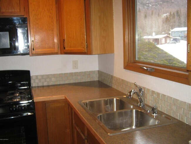 Building Photo - Lovely home in Eagle River