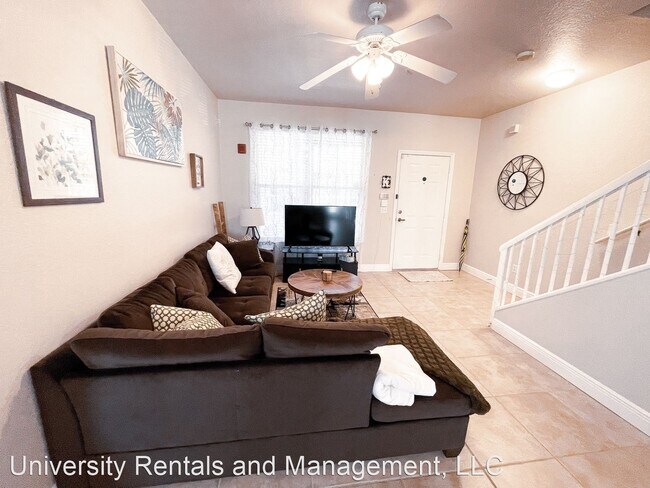 Building Photo - 2 br, 2.5 bath House - 621 SW 10th Street ...