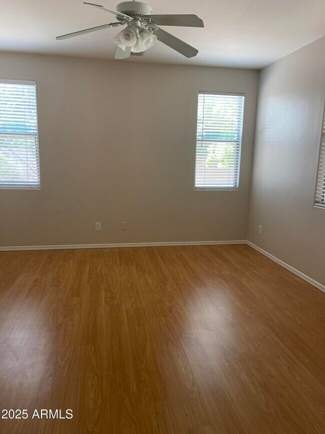 Foto del edificio - 1528 E Mia Ln
