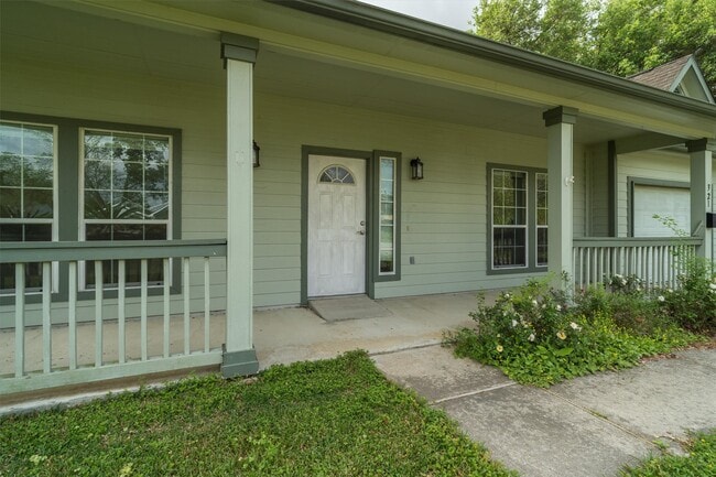 Building Photo - 321 E Wilkins St