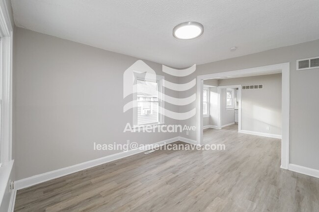 Building Photo - 5840 Park Ave