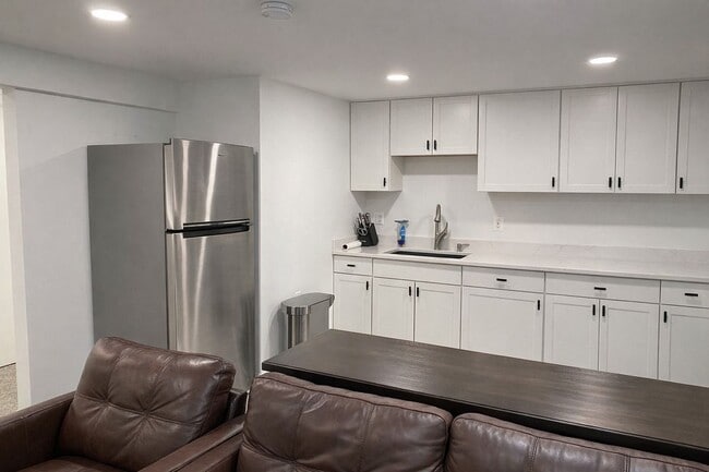 Building Photo - 7416 Rhondda Dr