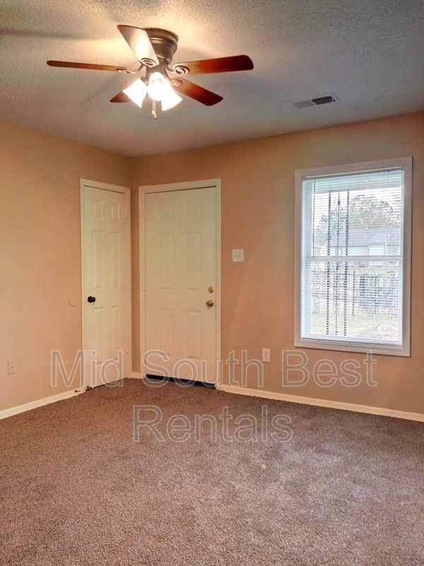Building Photo - 3910 Aqua Cove