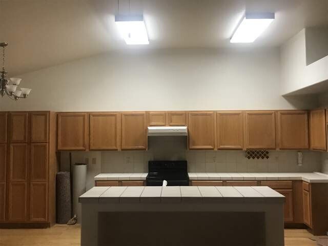 Foto del edificio - Beautiful 4 bedroom, 2 bath single story h...