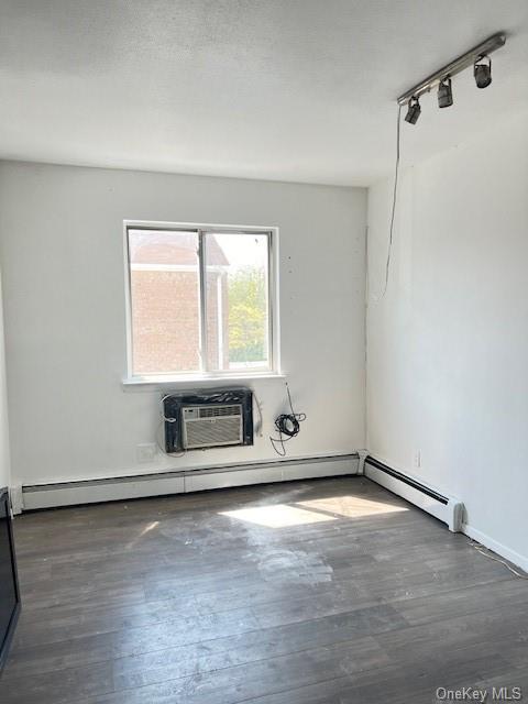 Building Photo - 113 White Plains Rd