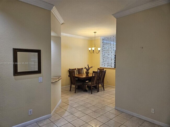 Building Photo - 712 Juniper Ln