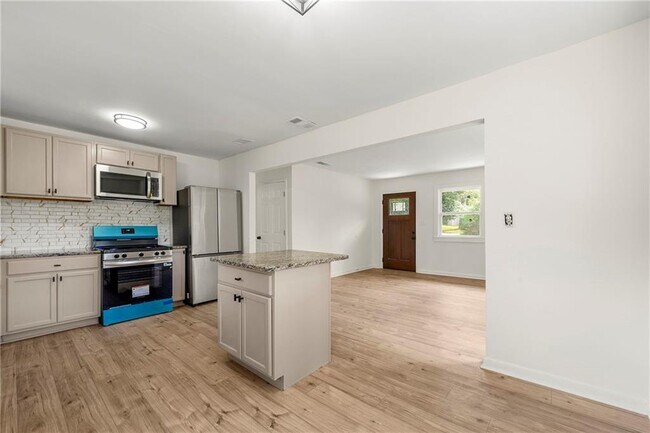 Building Photo - 3981 Rutgers Dr SW