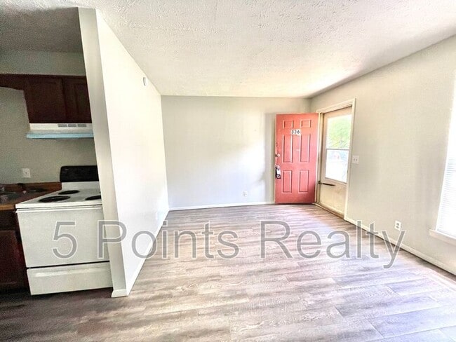 Foto del edificio - 336 E Webster St