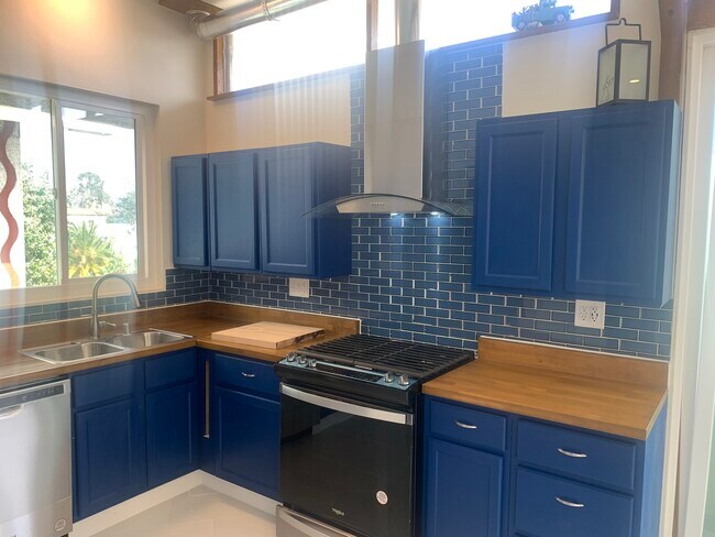 Foto del edificio - 11685 Gorham Ave