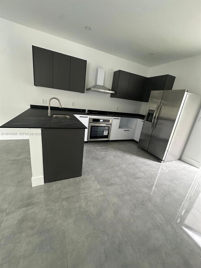 Foto del edificio - 723 NW 19th Ave