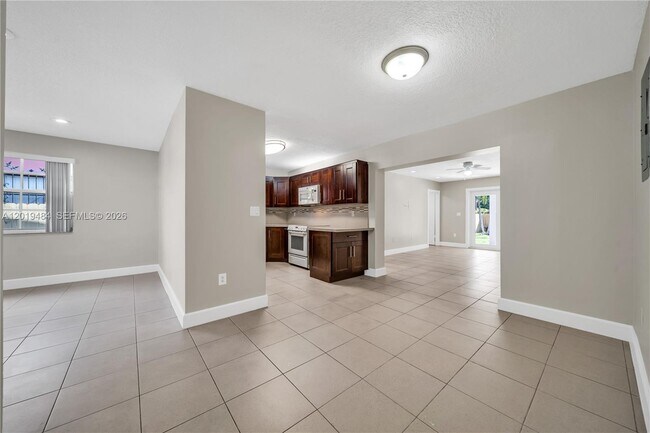 Building Photo - 501 SW 120th Ave