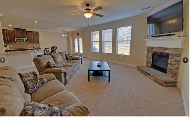 Building Photo - 2398 Beauchamp Ct