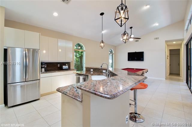 Building Photo - 7674 La Corniche Cir