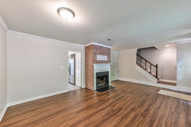 Building Photo - 1369 E Rock Springs Rd NE