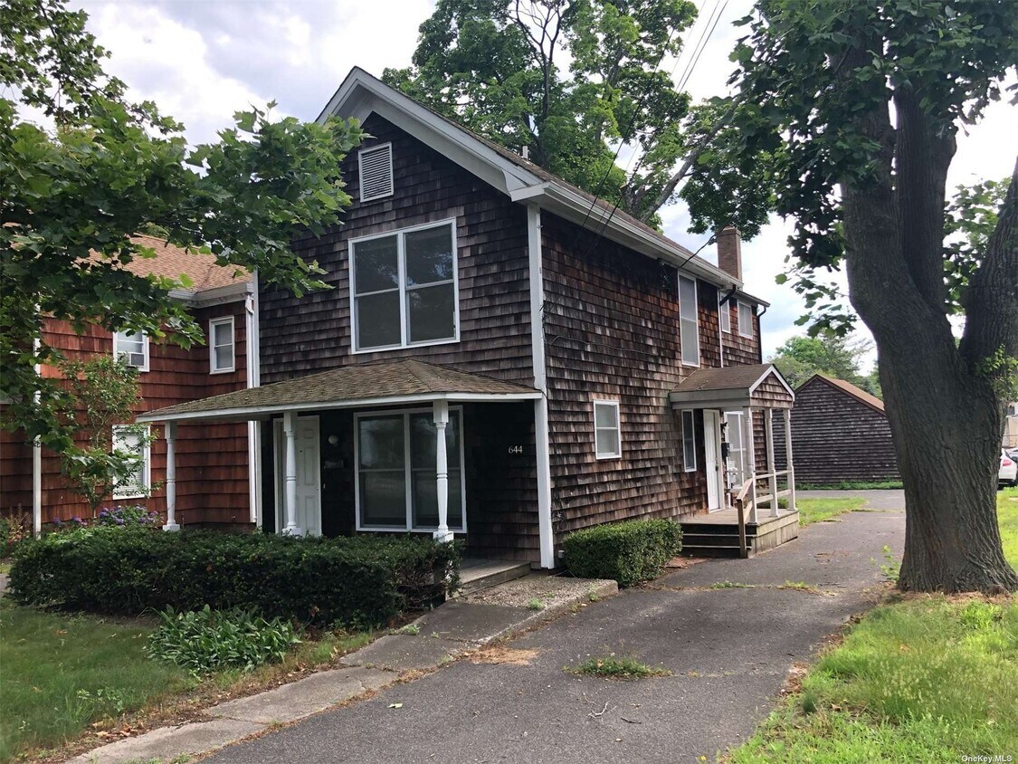 Primary Photo - 644 Roanoke Ave